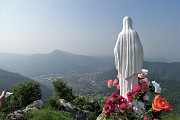 42 La Madonnina rivolta anche verso la Valle Seriana con il Misma
